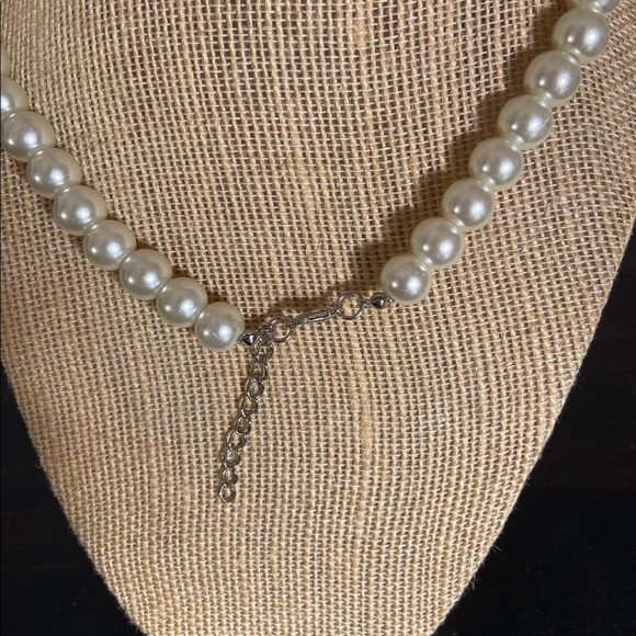 Classic White Pearl Necklace on 19" Chain - Picture 5 of 5
